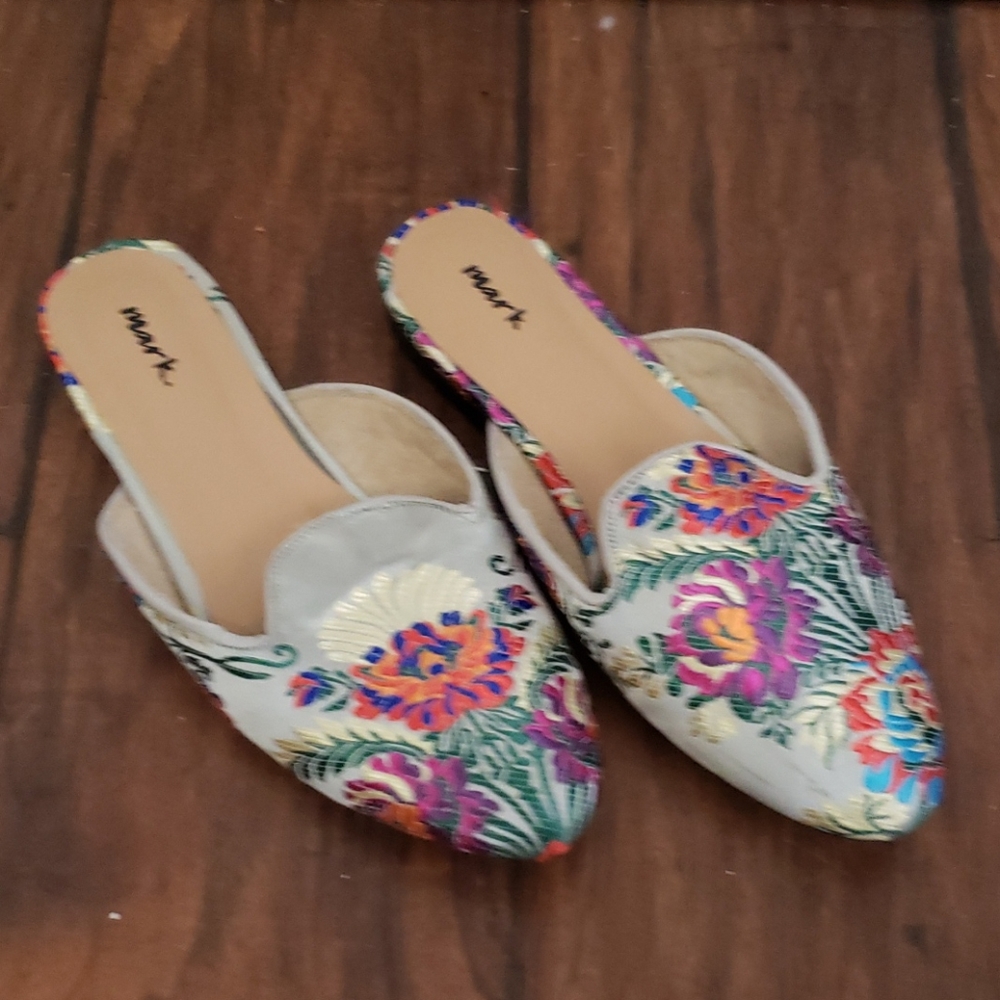 Women's shoes